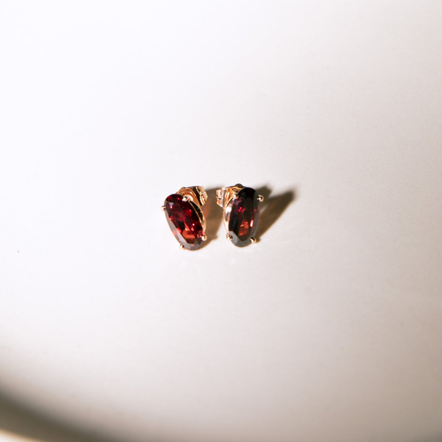 RED WINE STUDS